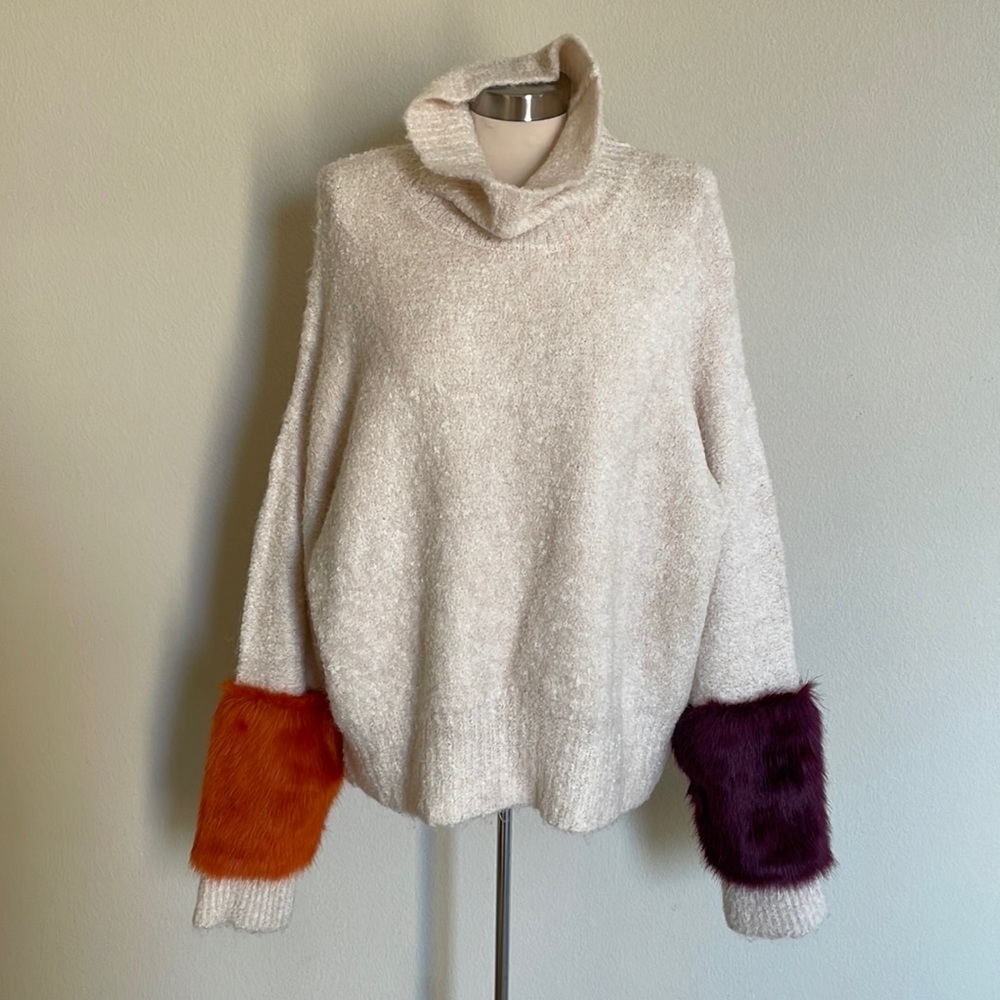 Zara Women Sweater With Contrasting Faux Fur Cuffs Size M